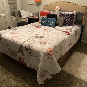 Full size Mainstays Comforter. 8 piece.